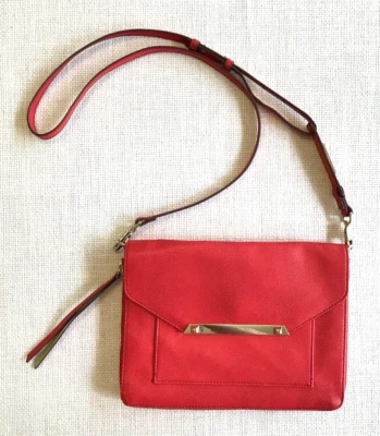 Сумочка через плечо STELLA & DOT Tia клатч красная расширяемая молния б/у в отличном состоянии золотистая фурнитура - Изображение 1 из 4