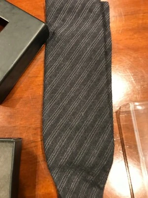 Corbata de seda negra gris Boss Hugo Boss para hombre $79 Foto 1 de 4