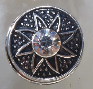 Black & Silver Flower with Crystal Stone Noosa Style Snap Button Chunk - Picture 1 of 2