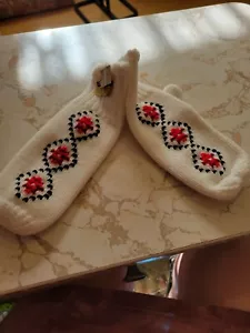 New With Tags, Creslan stretching mittens. One size fits all. - Picture 1 of 2