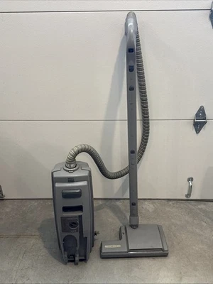 Electrolux Epic Series 6500 SR Vacuum Cleaner With Hose, Wand & Powerhead - Image 1 of 4