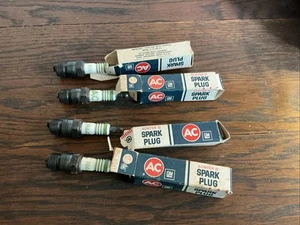 4 Vintage AC GM ACNITER II spark plugs R44T; ES0530 - Picture 1 of 10