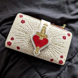 Loungefly Disney Evil Queen bestickte Geldbörse weiß/off white - Bild 1 von 5