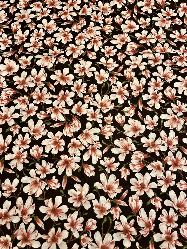Tela floral de magnolia retirada de Lo que el viento se llevó - 4 yardas. Foto 1 de 3