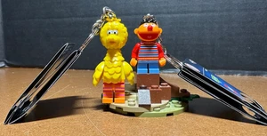Lego Sesame Street: Big Bird and Ernie minifigure Keychains  New - Picture 1 of 7