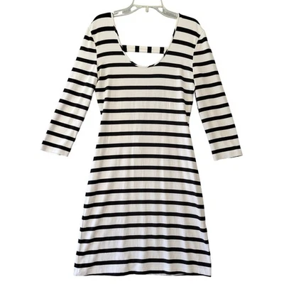 Vestido listrado preto branco Rasgado por Ronny Kobo elástico midi recortes Aline feminino P  - Imagem 1 de 4