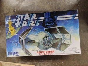MPC Star Wars: A New Hope Darth Vader Tie Fighter Modellbausatz im Maßstab 1:32 - Bild 1 von 6