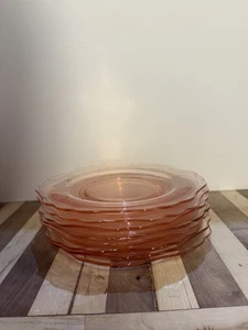 Plato de servir vintage de vidrio rosa con bordes festoneados hecho en 1930 Cambridge Heisey - Imagen 1 de 4