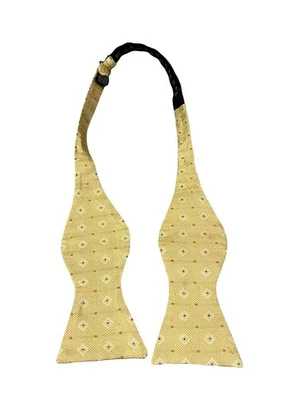 Pajarita vintage para hombre 100 % seda.  Pajarita amarilla texturizada con puntos y triángulos Foto 1 de 3