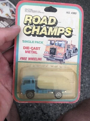 Road Champs Yatming Free Wheeling Trash Garbage Truck  No.4360 - Image 1 of 4