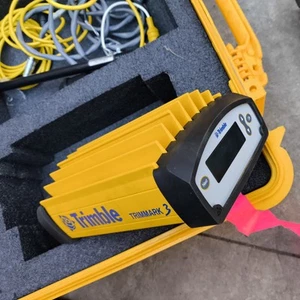 Trimble Trimmark 3 450 - 470MHz UHF Base Radio with Accessories WITH CASE - Picture 1 of 8