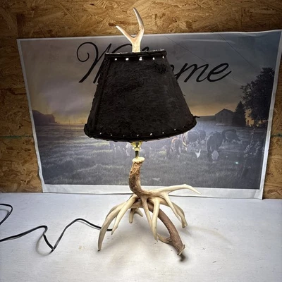 Lámpara de mesa con astas de ciervo de resina pantalla de corteza de abedul vida silvestre cabaña cabaña cabaña de caza Foto 1 de 4