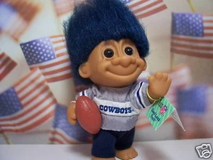 TROLL DEPORTIVO DALLAS VAQUEROS BUENA SUERTE - 5" Russ - NUEVO EN BOLSO ORIGINAL - Imagen 1 de 1