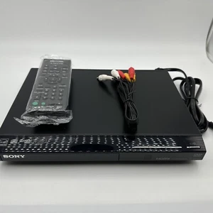 Lettore DVD Sony DVP-SR210P con scansione progressiva e riproduzione multimediale multiformato - Foto 1 di 3
