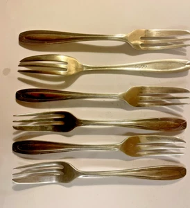 FINE VINTAGE SET OF 6 SILVER PLATED PASTRY FORKS (235)10 - Picture 1 of 2