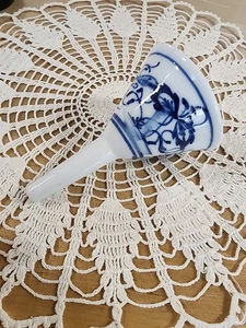 Vintage Meissen Porcelain Cone Funnel Blue Onion Pattern 4.5" Tall - Picture 1 of 7