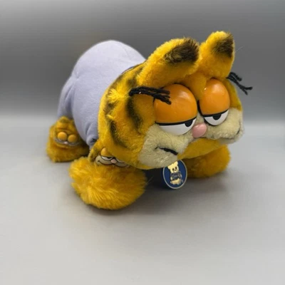 Vintage Garfield in Pajamas & Slippers Plush, My Favorite Slippers #31-0916 - Image 1 of 4