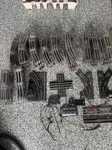 LIONEL O-SCALE 027 TRAIN TRACKS 3 SWITCHES CROSS LOT OF 110 PIECES EX - Picture 1 of 3