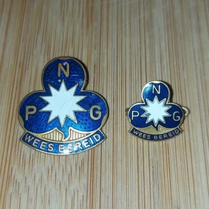 Dutch Girlguiding Metal Pin Badges Wees Bereid - Picture 1 of 2