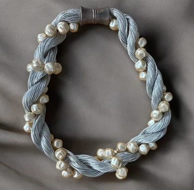 Collar Gargantilla Torcida Valerie Peyton Cuerno VPH Plata Hilo Metálico Perla 18.5 Foto 1 de 3