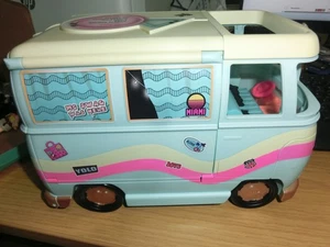 L.O.L. Überraschung! Grill & Groove Camper Spielset. hellblau - Bild 1 von 7