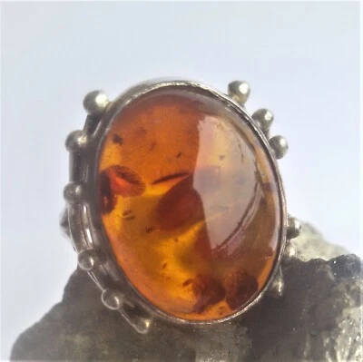 ANELLO IN AMBRA TAGLIO OVALE IN ARGENTO 800 VINTAGE - Immagine 1 di 4