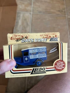 Lledo Days Gone Lyon's Ice Cream - Picture 1 of 1