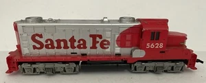 Tyco HO Santa Fe Locomotive Diesel Engine Train 5628 GP-20 Runs - Picture 1 of 6