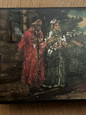 Boîte russe ancienne "Rite du baiser". Peinture sur papier mâché - Photo 1/4