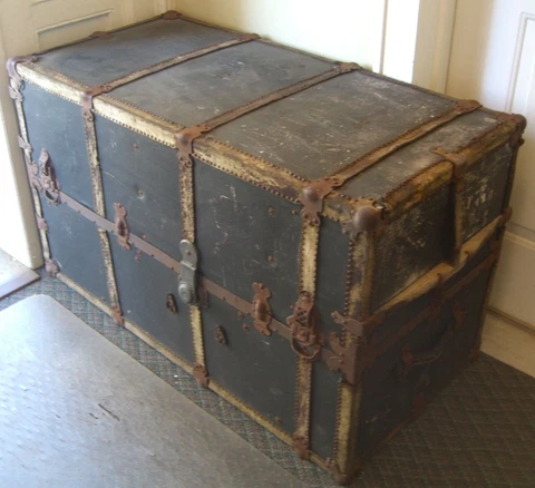 Mendel & Co. Wardrobe Steamer Trunk, Yale Lock & drawers c. 1900 Cover