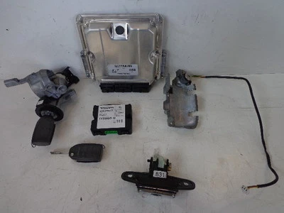 CENTRALINA INIEZIONE Volvo V40 (VW) Combi 1.9 D (D4192T4) 2003 30630417 - Immagine 1 di 3