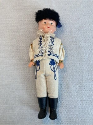 Muñeca vintage de Europa del Este con vestido tradicional niño 12" de alto Foto 1 de 4