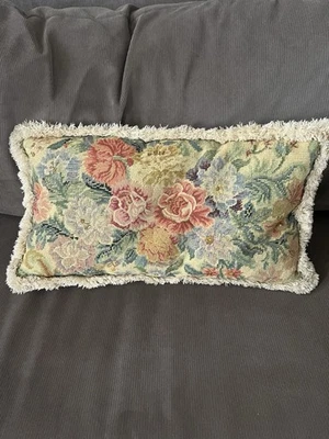 CHELSEA TEXTILES Floral Punta de Aguja Lana Pluma Almohada Flecos Victoriano 22 X12 Foto 1 de 4