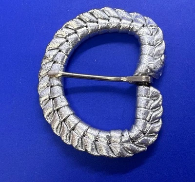 Hebilla de cinturón de tela gris retro de repuesto de una sola punta con diseño trenzado en forma de D Foto 1 de 4