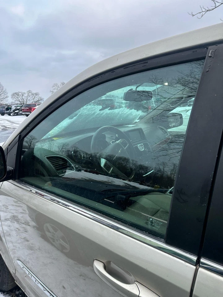 Cristal ventana puerta delantera 2008-2016 Chrysler Town & Country conductor izquierdo Foto 1 de 1