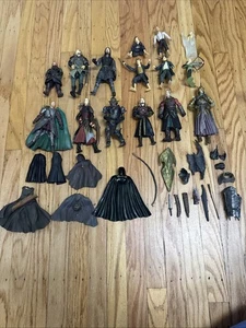 Konvolut Vintage Herr der Ringe Figuren Zubehör Frodo Aragorn Legolas Theoden Gimli - Bild 1 von 24