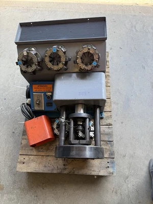 MÁQUINA PRENSADORA AEROQUIP FT1330-2 CON 5 TROQUELES - EN BUEN ESTADO Foto 1 de 4