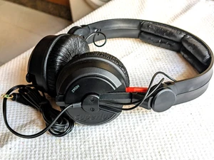 Superlux HD 562 70 Ohm Closed DJ/Portable Headphones, Boxed, Defective 1 Channel - Picture 1 of 13