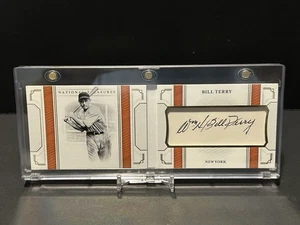 2019 PANINI NATIONAL TREASURES BILL TERRY AUTOGRAPH AUTO BOOKLET 7/10 RARE HOF - Picture 1 of 2