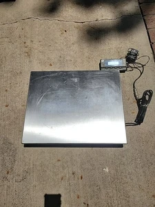 Mettler-Toledo Floor Scale with Terminal Indicator Capacity 440 lbs - Picture 1 of 8