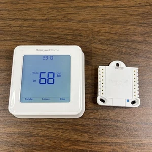 * Honeywell Home RTH8560D 7 Day Programmable Touchscreen Thermostat - Picture 1 of 4
