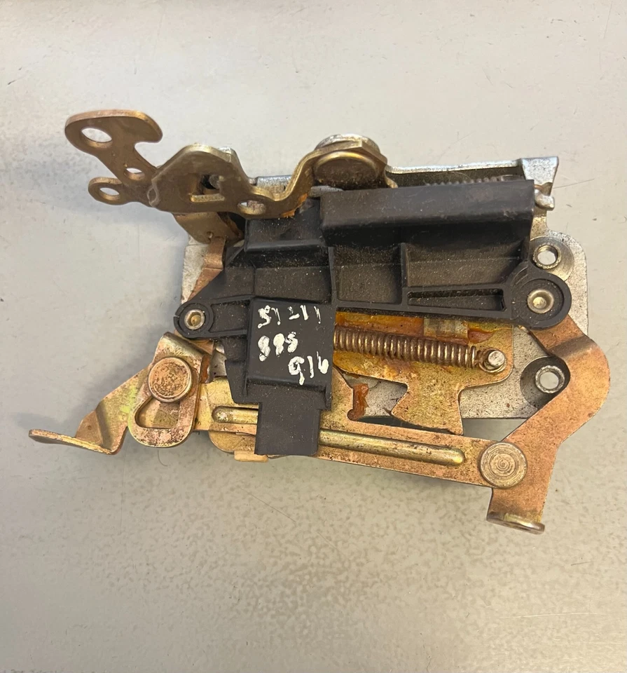 Cerradura puerta delantera derecha BMW E23 733I p/n #51211885916 Foto 1 de 2