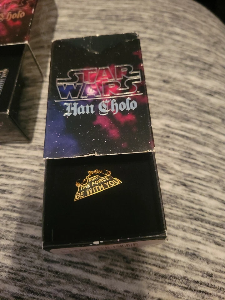 Colar Star Wars May The Force Be With You Série Sombra - Ouro Han Cholo NOVO - Imagem 1 de 4