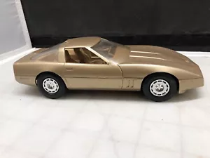 AMT ERTL 1984 CORVETTE COCHE PROMOCIONAL - ESCALA 1 25 - DORADO CON INTERIOR MARRÓN A14 - Imagen 1 de 13