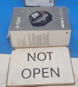 (Caja abierta) Reloj inteligente Fitbit Versa 3 rastreador de actividad negro - Imagen 1 de 2