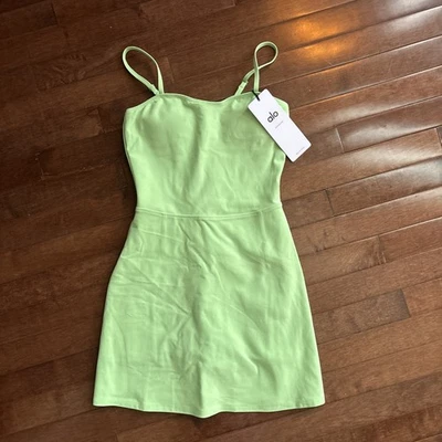 ¡Nuevo! Vestido de tenis Alo Alosoft junto a la cancha ultracomo talla extra pequeño XS $118  Foto 1 de 4