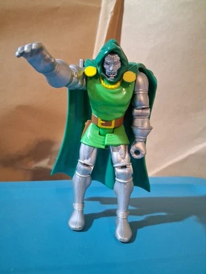 Boneco Fantastic Four Dr. Doom 1994 Toy Biz Marvel Shooting Arm brinquedo vintage - Imagem 1 de 4