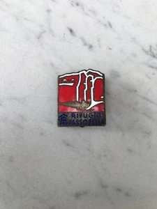 OLD PIN BADGE CAI REFUGE SADDLE STEP DOLOMITES ENAMEL OLD PIN - Picture 1 of 2