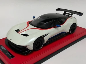 1/18 AutoArt ASTON MARTIN Vulcan Stratus White Red Stripes 70261 Leather Base - Picture 1 of 11