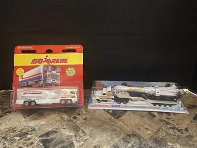 Majorette Space 3000 Kenworth con cohete y transbordador Hermes Foto 1 de 4